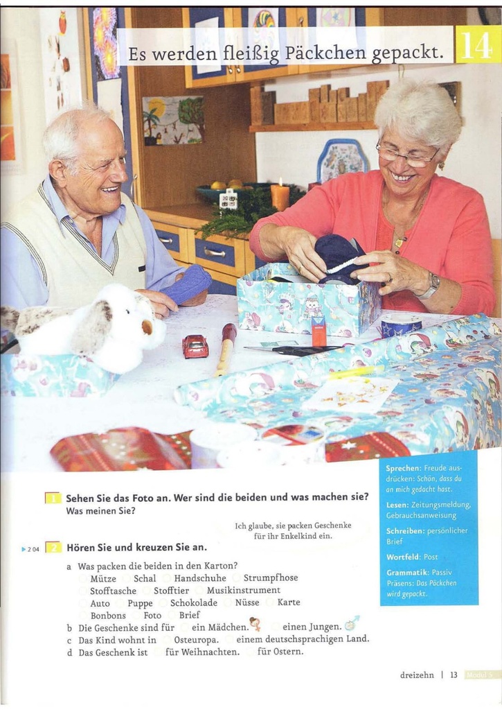 Es werden fleißig Päckchen gepackt. (seite 13)